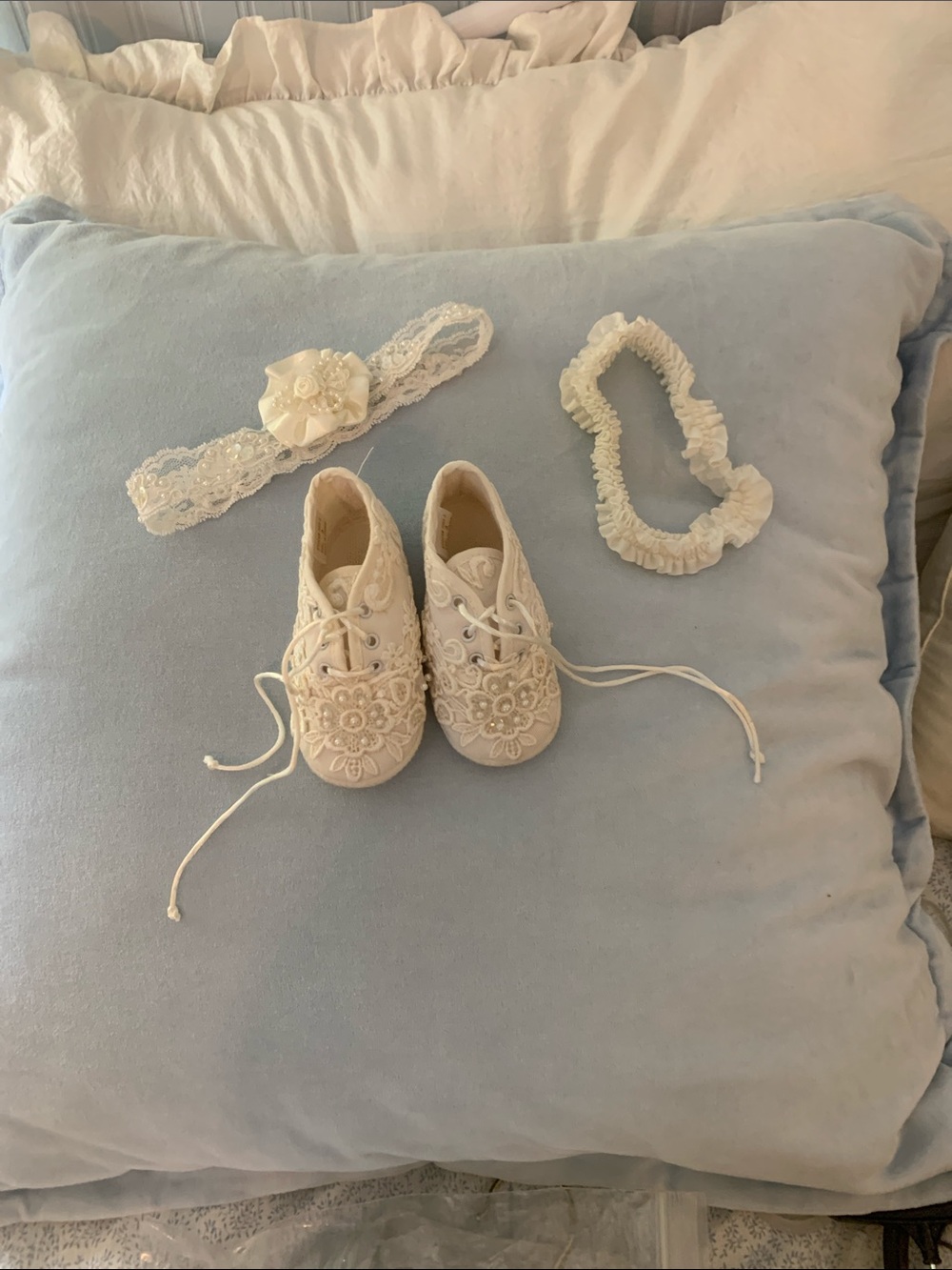 Source Unknown Cream Lace Baby Walker Shoes with Floral Appliqué